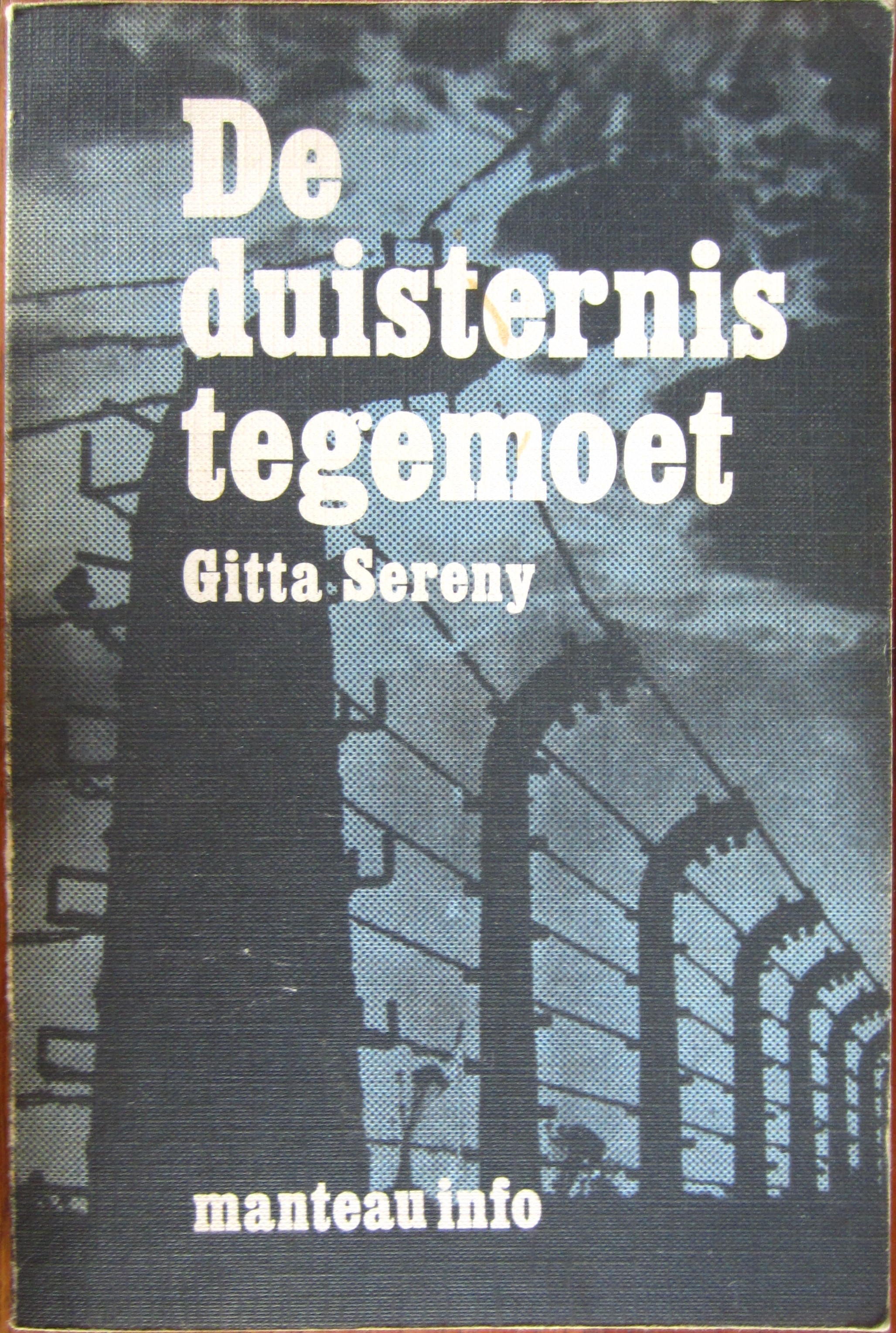 De duisternis tegemoet