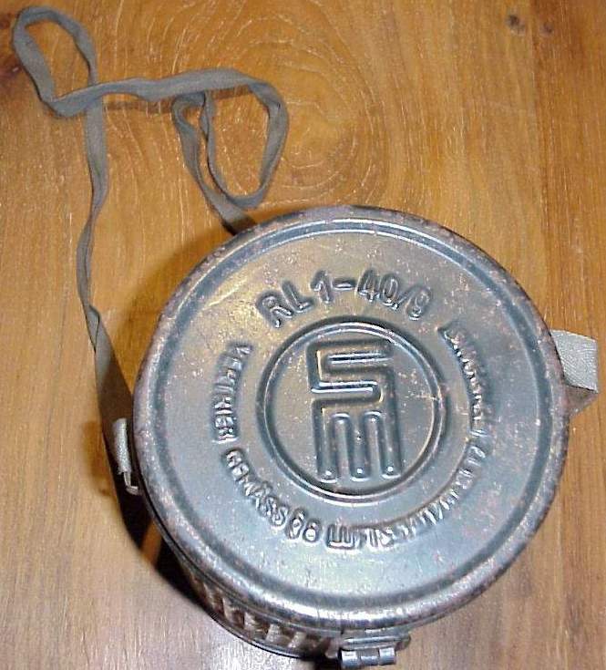 Volksgasmaske VM37 in metal container (RL1 - 40/9)