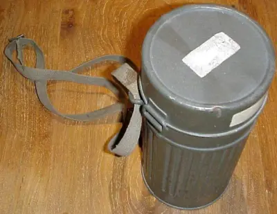 Gas mask in metal container - Filter with bakelite cover