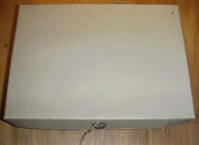 Volksgasmaske VM40 in cardboard box with filter - Frau