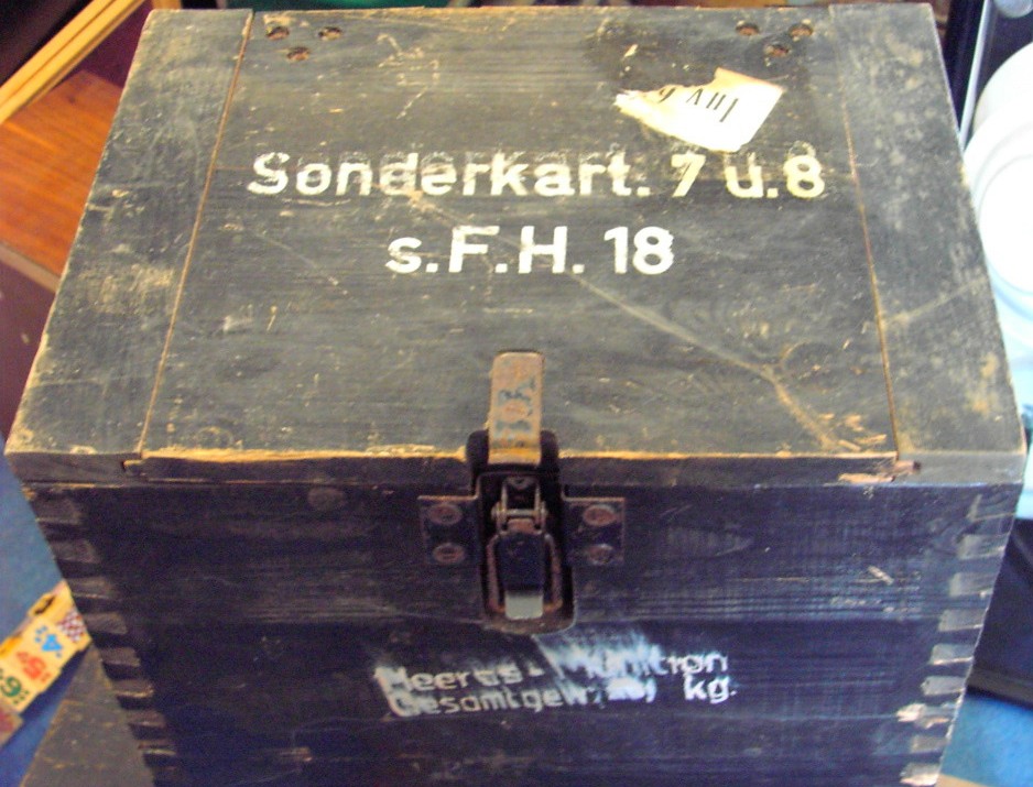 Ammunition box - 4 St. Sonderkartuschen 7 u. 8 s.F.H. 18 - 16.3.1944 - full