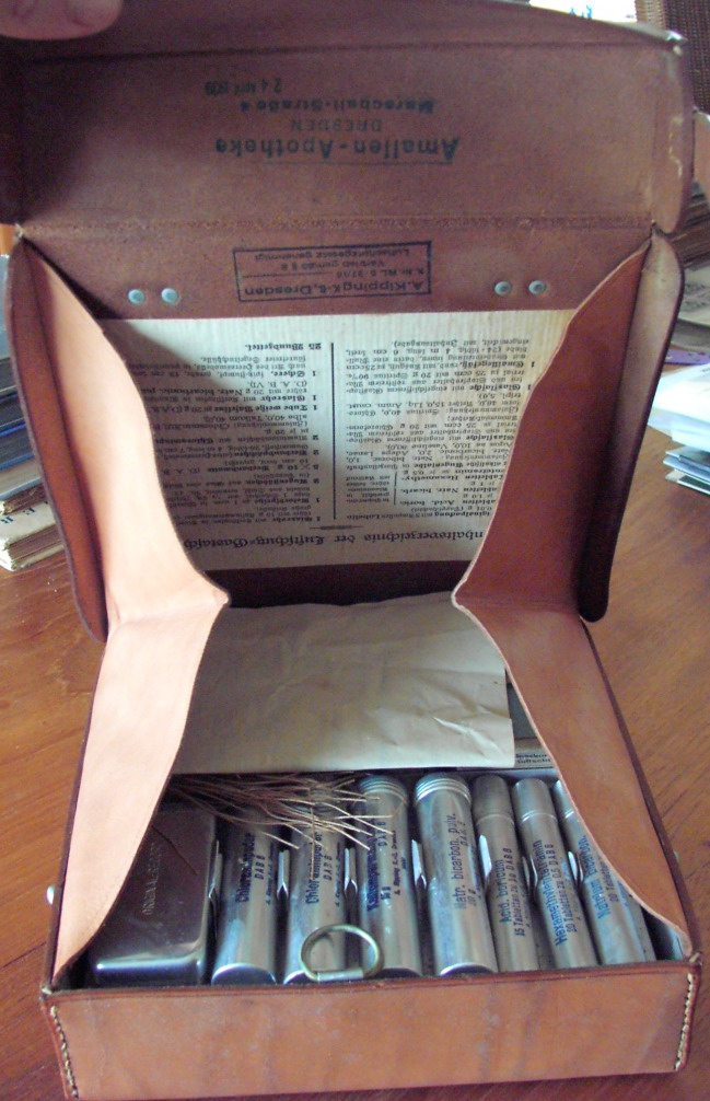 Luftschutz Gastasche - A. Kipping K.G. Dresden - Amalien Apotheke Dresden - 24 april 1939