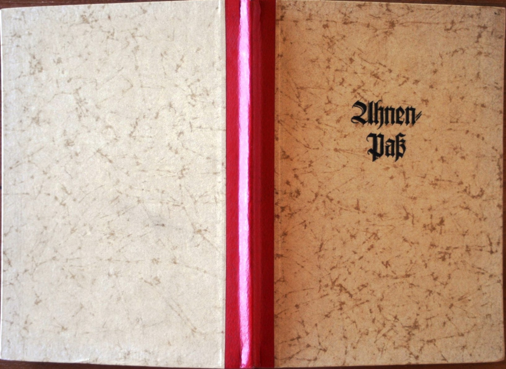 Ahnenpass - red spine - empty