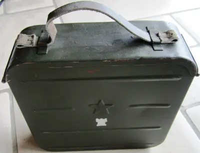 Maxim ammunition box with carrying strap with empty cartridge band - Russian Army 2