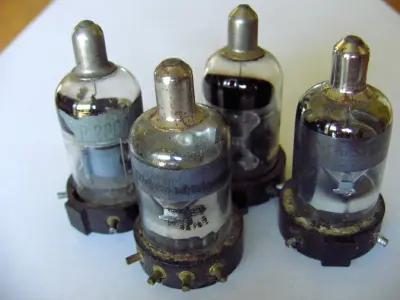 Radio bulbs - Wehrmachteigentum + WaA