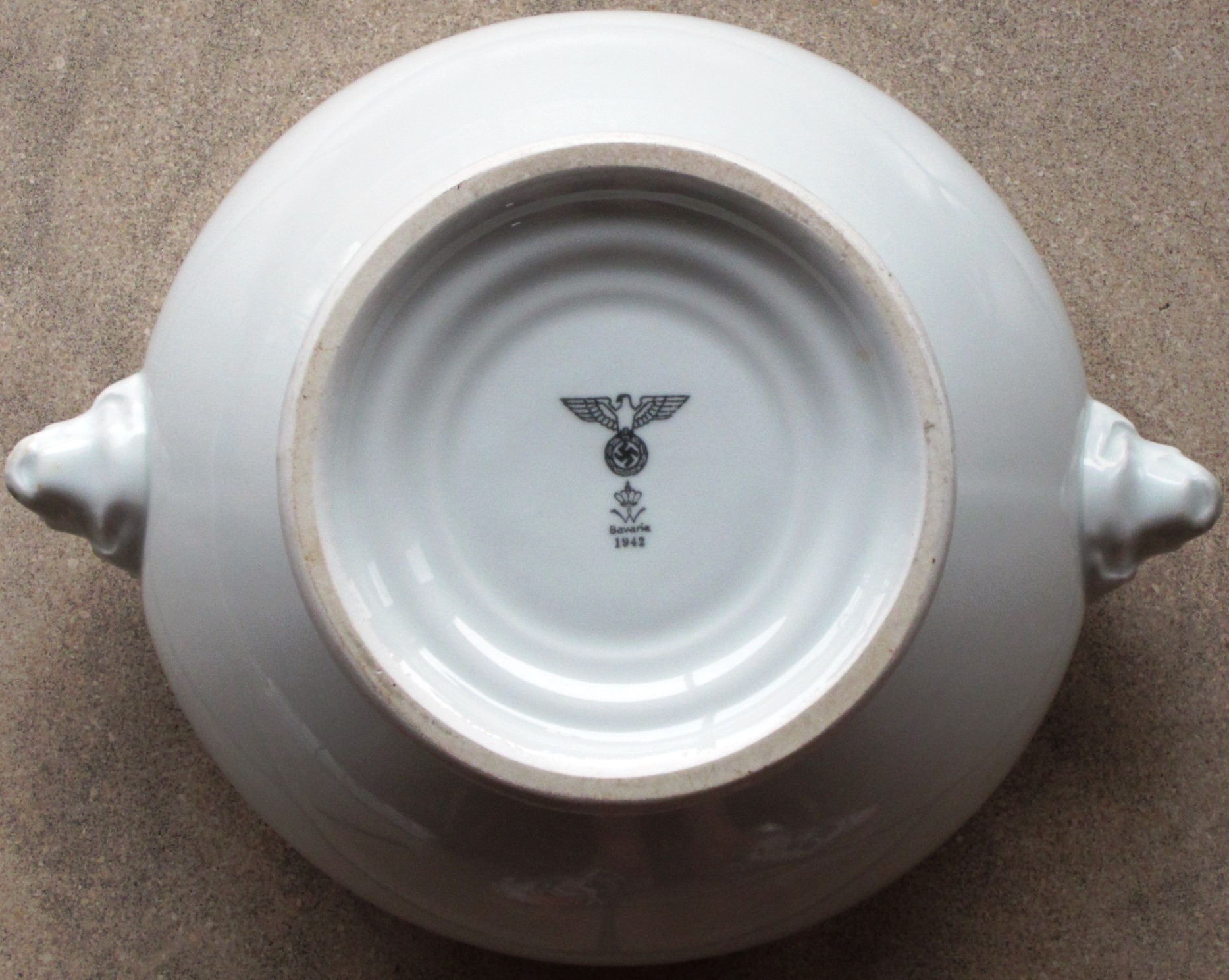 Soup bowl with lion heads - Bavaria 1942 - Heer
