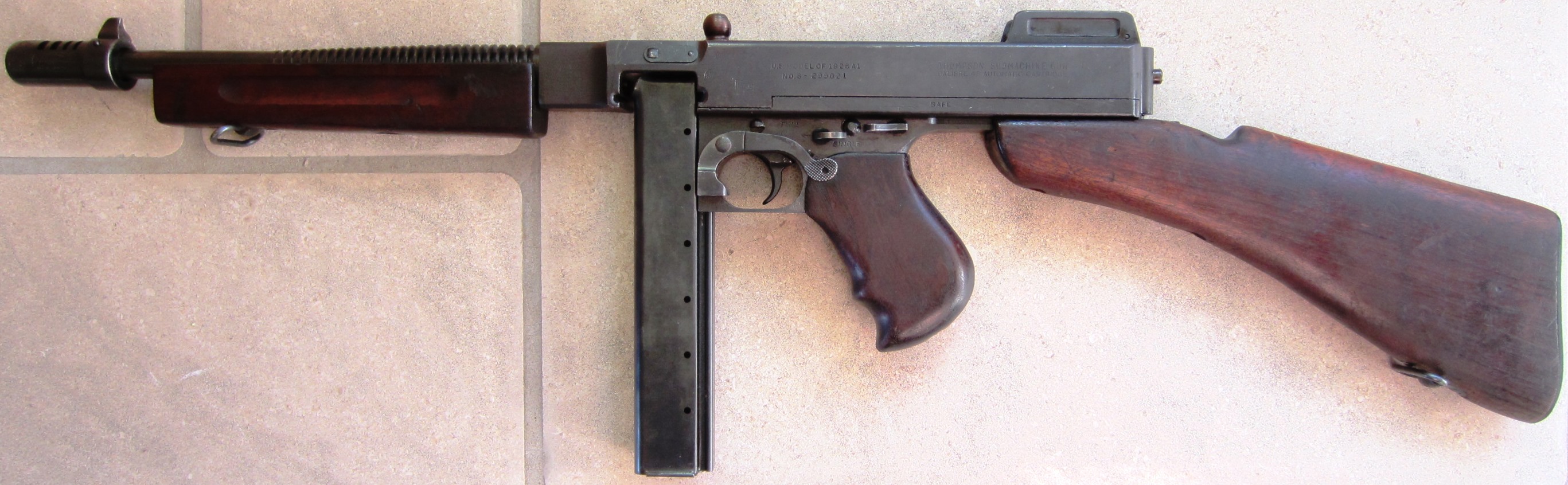 Thompson 1928 A1 - barrel with cooling ribs and Lymann sight - No 299021